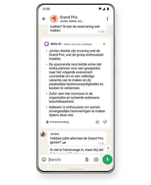 Smartphone met een groepschat met de naam 'Fans', met chatberichten over de Grand Prix, namen van deelnemers, emoji's en een knop Verzenden.